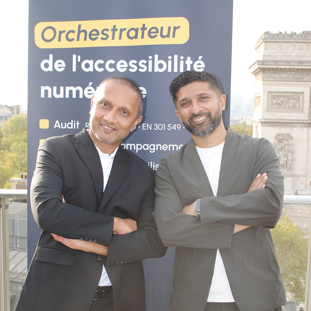 Photo prise à l'occasion des 20 ans d’Ipedis, près de l’Arc de Triomphe à Paris.